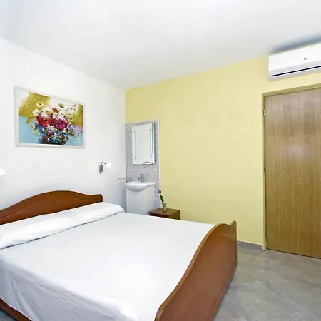 Apartment By The Sea Kosljun, Pag - 4111 Pag Town